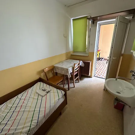 Soba Za Nocitev Za Eno Osebo Casa de hóspedes *